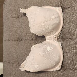 32DDD light pink lace bra